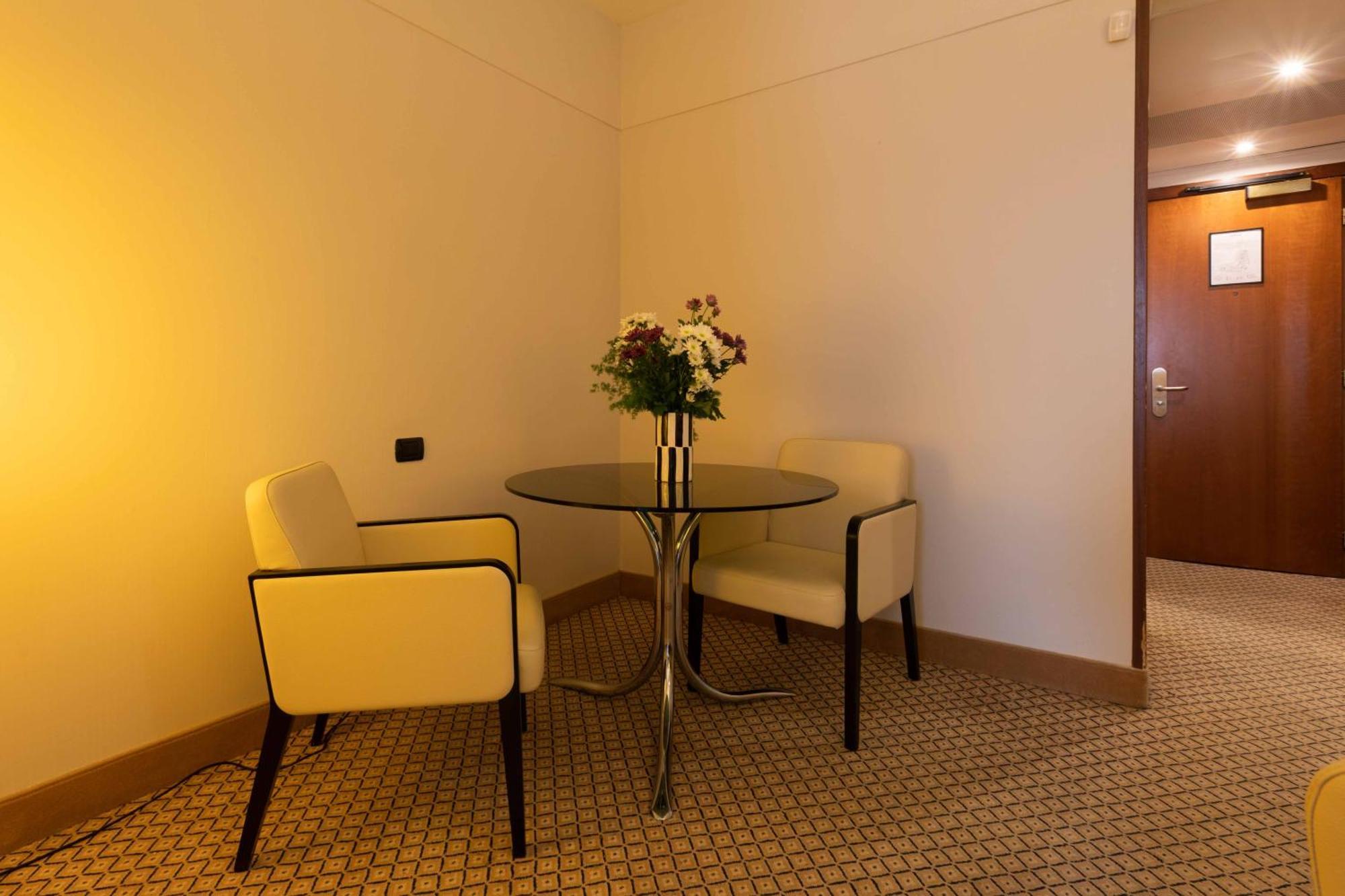 มิลาน อัสซาโก Hotel อาซซาโก ภายนอก รูปภาพ